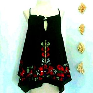 NWT ADORABLE VAVA BRAND EMBROIDERED FLOWY TOP